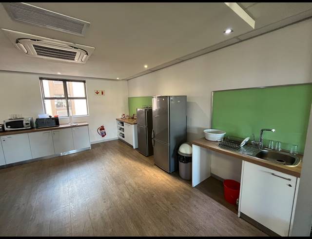 1,194M² OFFICE TO LET IN CENTURY CITY